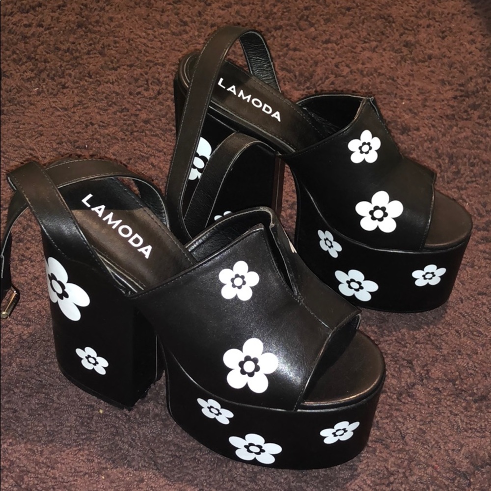 PETALS PLATFORM HEELS